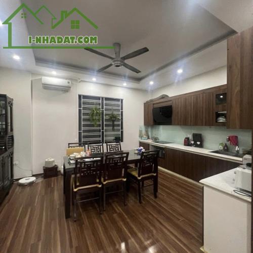 Bán gấp nhà đẹp Phúc Diễn - phân lô - lô góc 2 mặt ô tô tránh - nhỉnh 12 tỷ - 1