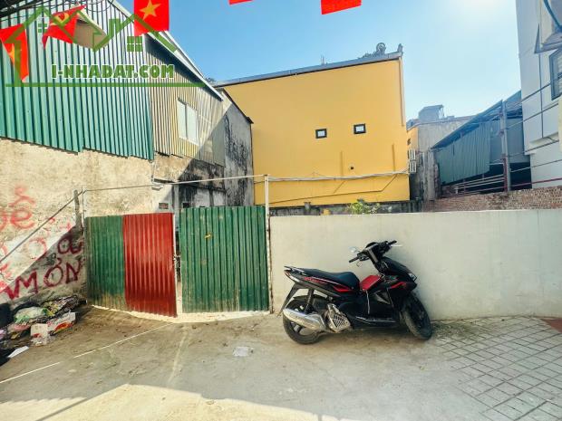 MẢNH ĐẤT, NGÕ 95 PHẠM VĂN ĐỒNG, XUÂ ĐỈNH, BẮC TỪ LIÊM: 50M, MT 5M, GIÁ 10,99 TỶ.