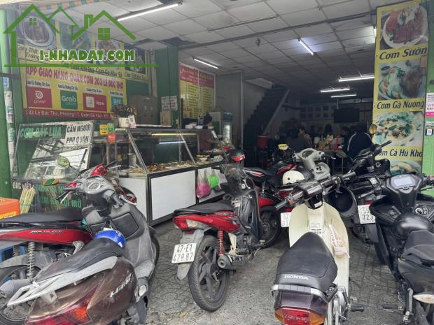 Cần sang nhượng quán cơm tâm huyết, lượng khách + app ổn định, chủ nhà dễ tính...