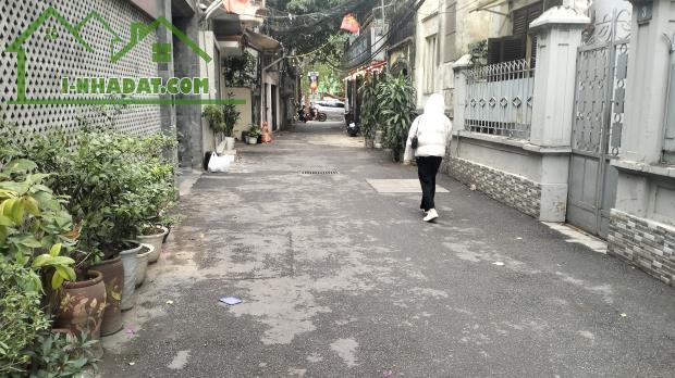 Bán nhà gấp chỉ cách phố Lê Văn Lương 50m