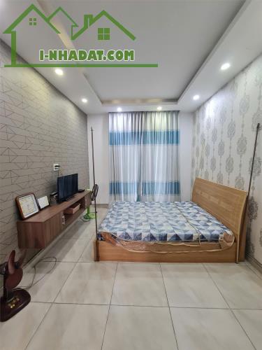 Nhà cho thuê quận 9, KDC cao cấp, DTSD 155m2, full nội thất, 3 tầng, 3 PN, giá 14tr có TL - 2