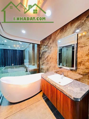 Bán nhà Nguyễn Văn Cừ lô góc ô tô vào 7 tầng thang máy giá 15 tỷ 8. - 1