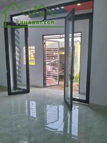 CẦN BÁN GẤP NHÀ CẤP 4 MỚI XÂY VÔ Ở NGAY, DT 5X12 GIÁ 1TY050, SHR SANG TÊN CC NGAY - 1