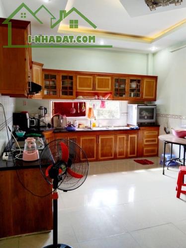 Nhà bán Hẻm 8m ngay kế MT Lê Văn Quới, dt 8x15 4 tầng chỉ 8 tỷ