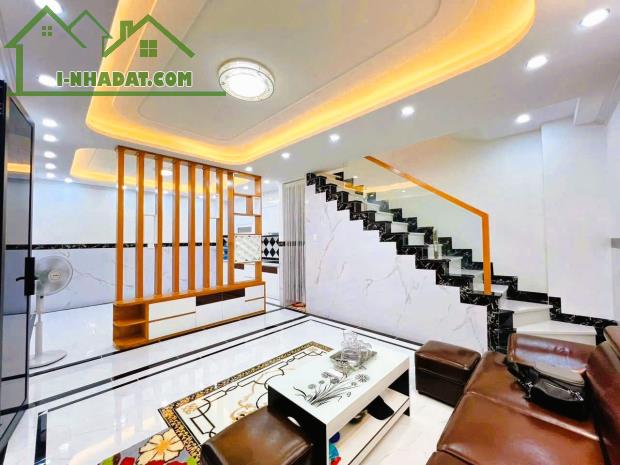 BÁN NHÀ ĐẸP ĐƯỜNG THÍCH QUẢNG ĐỨC, PHÚ NHUẬN. 4 TẦNG, DTSD 160 M2, BỀ NGANG KHỦNG 8M HIẾM. - 2