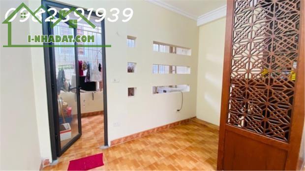 Nguyễn Ngọc Nại - ngõ thông bàn cờ - ô tô con đỗ cửa - 50m2 6,5 tỷ - 2
