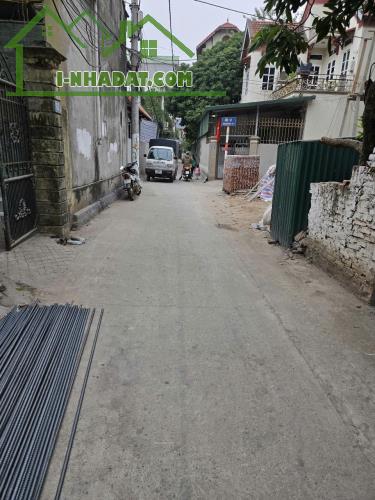 Bán Nhà Đắc Sở Hoài Đức, 40m2*4Tầng. Ngõ thông chỉ 20m ra đường ôtô gần chợ, trường học.