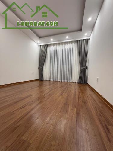 KHAI XUÂN! BÁN NHANH NHÀ PHỐ KIM ĐỒNG – GIÁP BÁT 30M 5 TẦNG, GẦN PHỐ, GẦN Ô TÔ  CHỈ 3,96 - 2