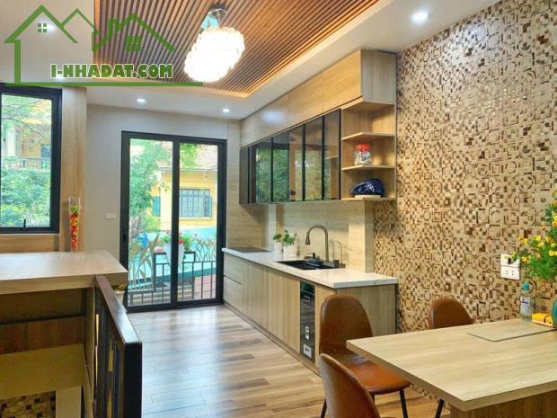 CC Cần Bán Căn 52m2 5 Tầng Nguyễn Văn Cừ 2 Thoáng, Ô Tô Đỗ Cửa Giá Đẹp 10.x Tỷ - 4