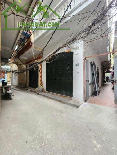 Nhà Thương Mại 4T Kinh Doanh Sầm Uất - 50m Giáp Trục Huyện Chương Mỹ .Sổ Đỏ Tên Tôi
