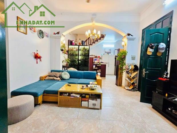 Biệt thự sân vườn, ô tô đỗ cửa 83m2x 4 tầng,Giải Phóng – Hoàng Mai. Giá chào 17.6 tỷ