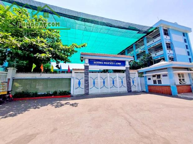 Mặt tiền kinh doanh 20m Tạ Quang Bửu 4x16 chỉ 9 tỷ 8