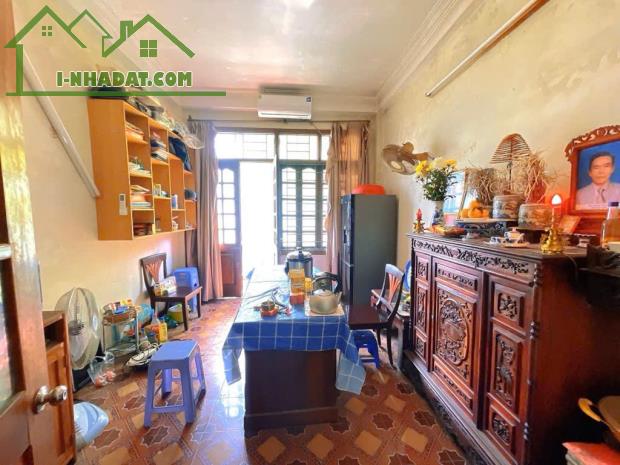 CĂN ĐẸP LÕN NÀ CỔ NHUẾ THÔNG SỐ VÀNG MẶT PHỐ 45MX5T ,Ô TÔ TRÁNH NHAU ,KD ĐỈNH GIÁ CHỈ