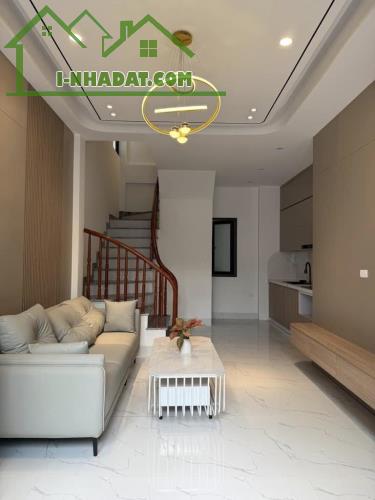 Bán nhà Việt Hưng - Long Biên 31m 5tầng Mặt Tiền 3,1m Giá 5,65tỷ - 1