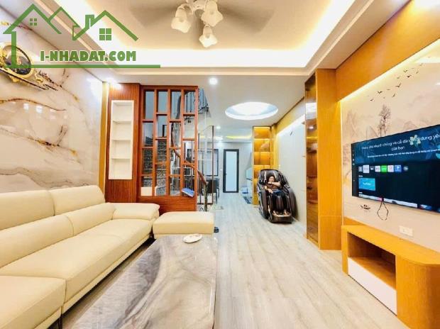 bán nhà bồ đề. 50m2 * 5 tầng * 11 tỷ. full nội thất, ô tô đỗ cửa.