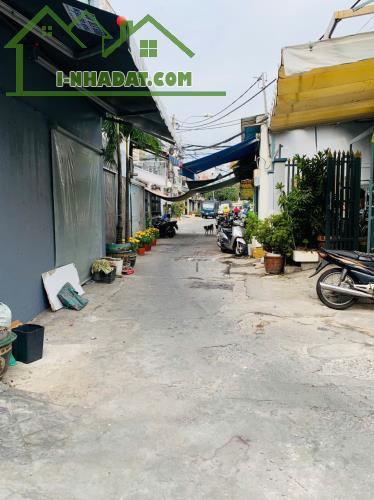 Bán nhà MTNB ngay chợ Tân Hương, DT: 4x20m, 3 lầu, giá: 8 tỷ Thương Lượng