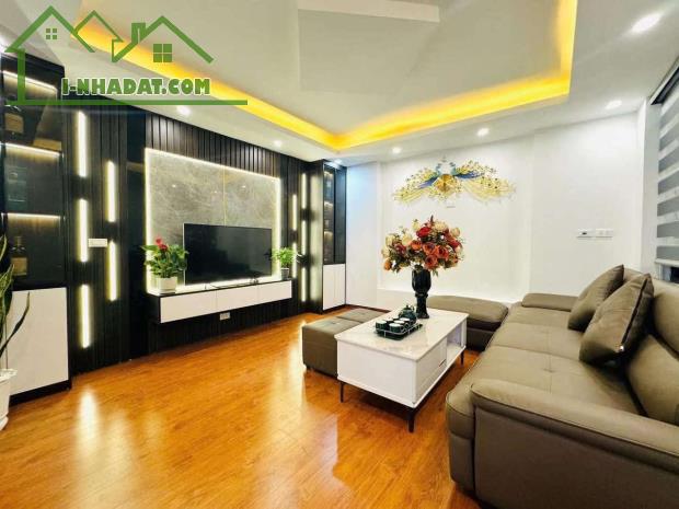 Nhà Hiếm- Lô Góc mới xây- full nội thất nhập khẩu