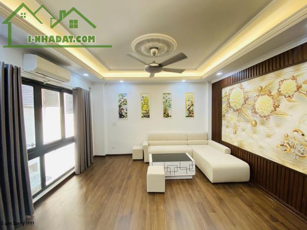 Bán nhà Đường Láng - Đống Đa: 8 tầng thang máy, ở ngay, ngõ thông, ô tô vào nhà.