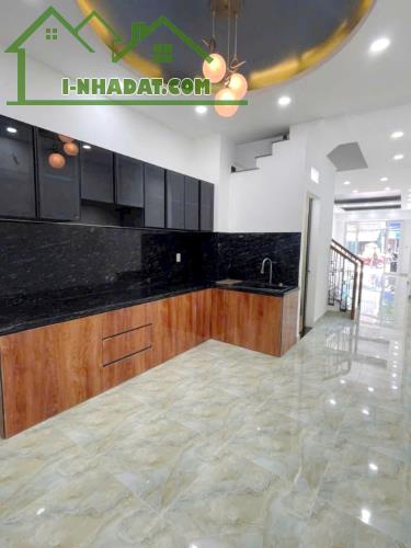 Mặt tiền 2 lầu/ST Âu Dương Lân P2Q8, giá 14.5 tỷ - 2