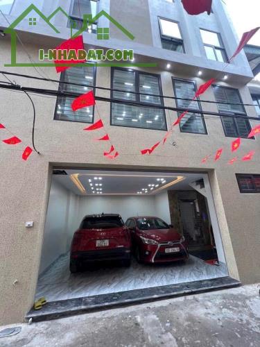 BÁN GẤP NHÀ NGUYỄN VĂN CỪ, 42M x 6T, GARA 2 ÔTÔ, THANG MÁY, FULL NỘI THẤT. GIÁ 12.x TỶ