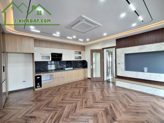 BÁN GẤP NHÀ NGUYỄN VĂN CỪ, 42M x 6T, GARA 2 ÔTÔ, THANG MÁY, FULL NỘI THẤT. GIÁ 12.x TỶ - 3