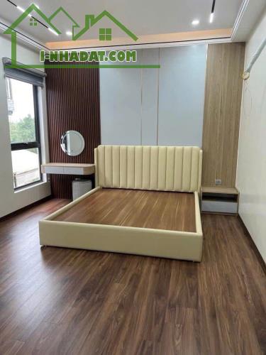 BÁN GẤP NHÀ NGUYỄN VĂN CỪ, 42M x 6T, GARA 2 ÔTÔ, THANG MÁY, FULL NỘI THẤT. GIÁ 12.x TỶ - 4