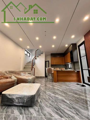 Bán ngay nhà Phố Việt Hưng Long Biên 42m2 lô góc 5 tầng ô tô đỗ cửa, nhỉnh 7 Tỷ full đồ - 4