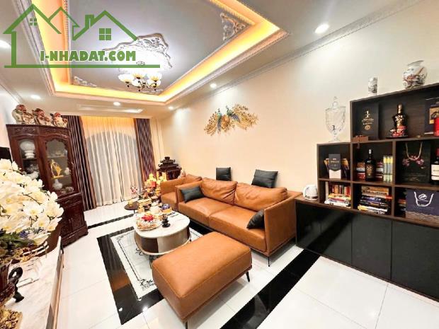 Mặt Ngõ Thông - Gần Ô Tô - View Đẹp, ngõ phố Trần Khắc Chân, dt : 61m, mt : 3,5m, 5tầng.