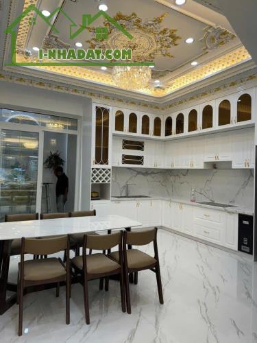 Đi nước ngoài định cư bán gấp nhà ở mặt tiền đường Võ Văn Ngân, Linh Chiểu, Thủ Đức, giá 3 - 2