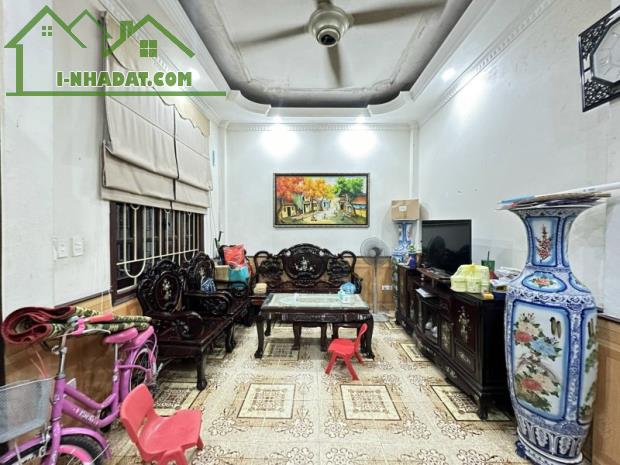 Nhà pháo đài láng,đống đa,7 đồng hơn,6 tầng, 5 phòng, dòng tiên 20tr/tháng
