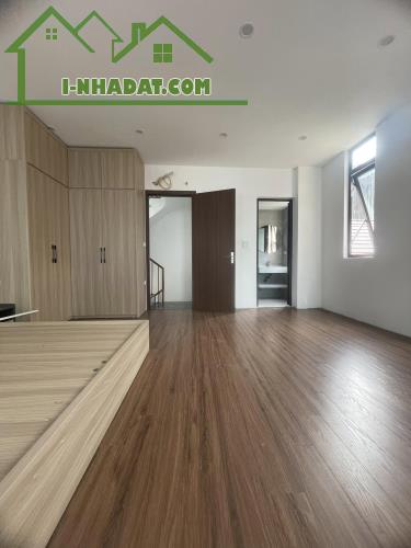 Bán gấp nhà Phố Việt Hưng, TT Quận Long Biên 40m2 lô góc 5 tầng, nhỉnh 7 tỷ Ô Tô Đỗ Cửa - 3