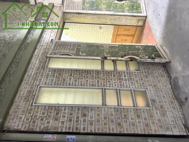 Bán nhà cũ 3 tầng phố Ngọc Lâm Long Biên, cách 1 nhà ra mặt phố, ngõ thông, giá nhỉnh 5 tỷ - 3