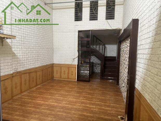 Bán nhà cũ 3 tầng phố Ngọc Lâm Long Biên, cách 1 nhà ra mặt phố, ngõ thông, giá nhỉnh 5 tỷ - 2