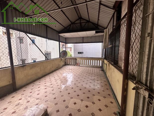 Bán nhà cũ 3 tầng phố Ngọc Lâm Long Biên, cách 1 nhà ra mặt phố, ngõ thông, giá nhỉnh 5 tỷ - 1