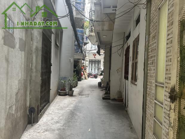 Bán nhà cũ 3 tầng phố Ngọc Lâm Long Biên, cách 1 nhà ra mặt phố, ngõ thông, giá nhỉnh 5 tỷ