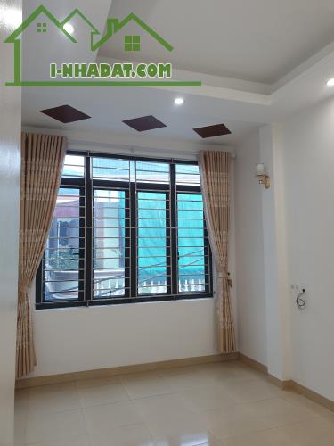 BÁN NHÀ ĐẸP 3 TẦNG 45M2 NGÕ THẮNG NGẮN ĐƯỜNG TRƯỜNG CHINH GIÁ 2.1 TỶ - 2