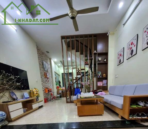 BÁN NHÀ ĐÀM QUANG TRUNG - ĐỐI DIỆN AEON MALL - NGÕ THÔNG - 15 PHÚT VÀO TRUNG TÂM - 4