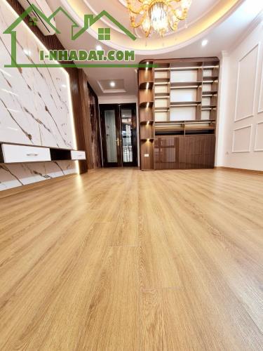 NHÀ MẶT PHỐ GIÁP BÁT KINH DOANH SẦM UẤT 7 TẦNG THANG MÁY 51M2 BÁN GẤP - 2