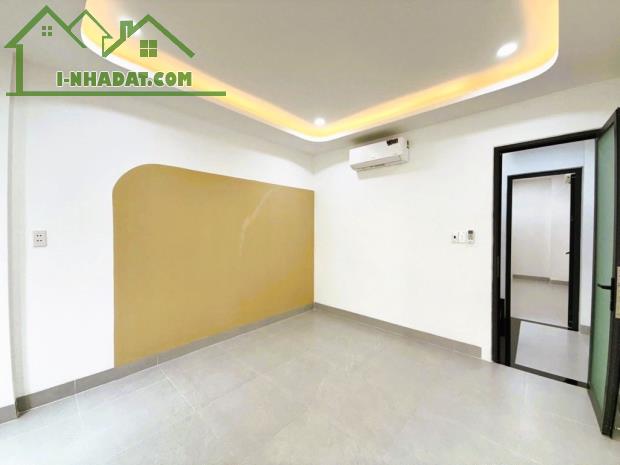 SÁT MẶT TIỀN HOÀNG VĂN THỤ, NGÃ TƯ PHÚ NHUẬN, 3 TẦNG x 40 M2, HẼM 4M THẲNG TRỤC,ÔTÔ VÔ NHÀ - 2