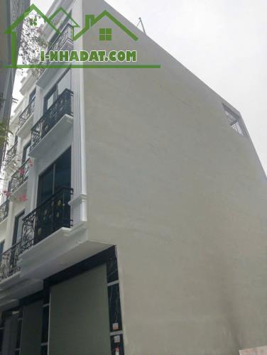Chào bán nhà tại khu vực Phụng Châu, diện tích rộng, không gian thoáng đãng, phù hợp cho g