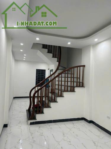 Chào bán nhà tại khu vực Phụng Châu, diện tích rộng, không gian thoáng đãng, phù hợp cho g - 1