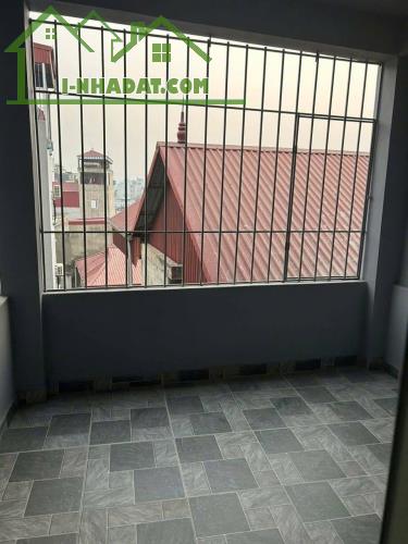 Chào bán nhà tại khu vực Phụng Châu, diện tích rộng, không gian thoáng đãng, phù hợp cho g - 2
