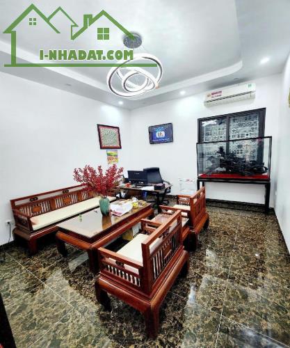Bán nhà Trung tâm Q. Hai Bà Trưng  Dt 57m2/ 5 Tầng/ MT 4,1M/ - 1