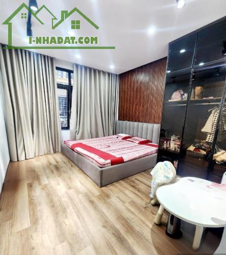 Bán nhà Trung tâm Q. Hai Bà Trưng  Dt 57m2/ 5 Tầng/ MT 4,1M/ - 2