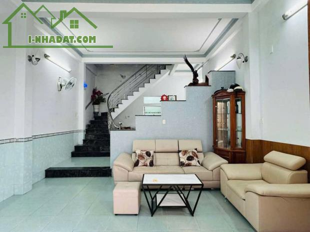 Bán gấp nhà 3tầng, 3mê, 3PN, gần 60m2, Núi Thành, Hải Châu, Chỉ 3.xty - 1