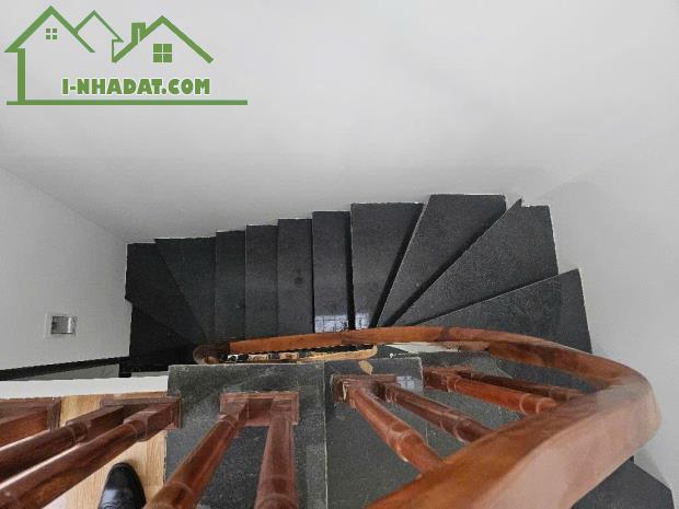 Siêu phẩm chân dài phố NGUYỄN VĂN LINH-LONG BIÊN - 1