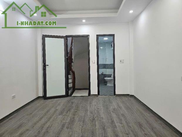Siêu phẩm chân dài phố NGUYỄN VĂN LINH-LONG BIÊN - 4