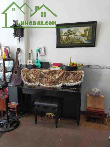 Bán nhà kèm nội thất Q12 gần chợ An Sương 3 tầng 80m2 nhỉnh 6tỷ - 1