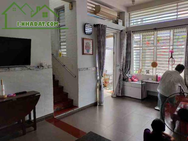 Bán nhà kèm nội thất Q12 gần chợ An Sương 3 tầng 80m2 nhỉnh 6tỷ - 3
