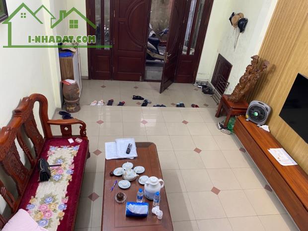 Bán nhà Ngọc Lâm, 51m2 x 3 tầng, nở hậu, gần phố, nhiểu tiện ích - 1